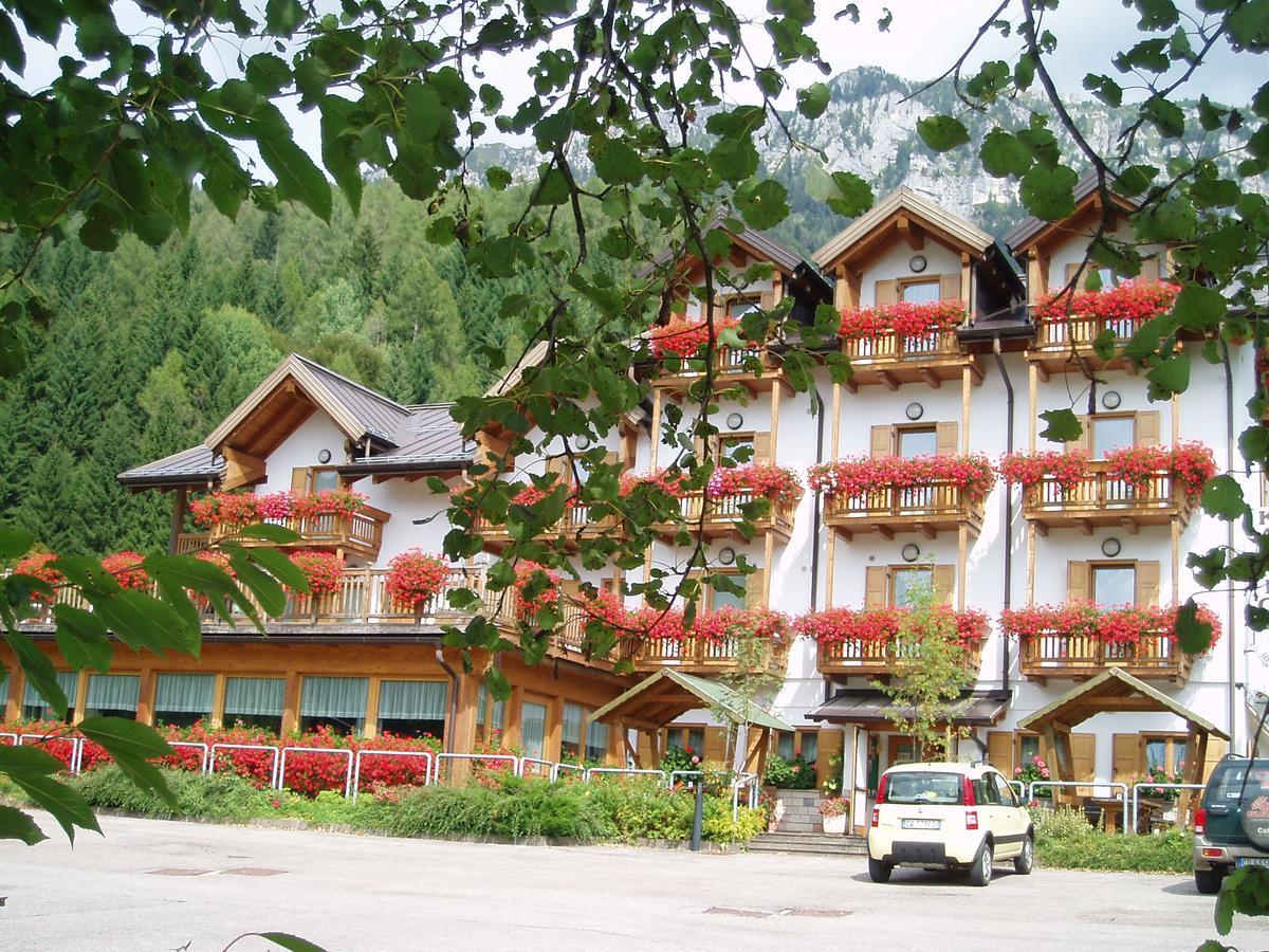 Kapriol Hotel Castello Tesino Exterior foto